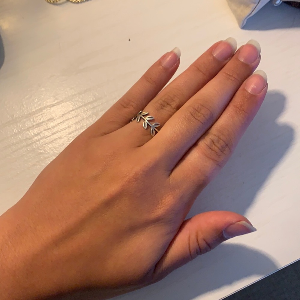 PANDORA Ivy Ring